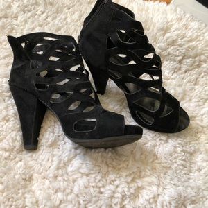 N by Nicole Miller Black cutout heels